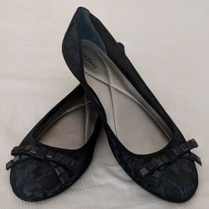Beautiful navy and black lace Alfani ballet flats